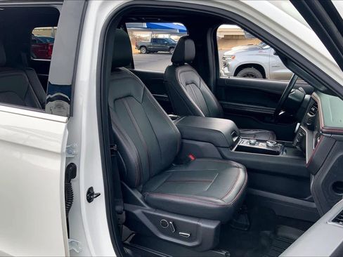 Used 2023 Ford Expedition Limited image 9