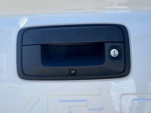 Used 2022 Chevrolet Colorado LT w/ Fleet Safety Package RWD image 9