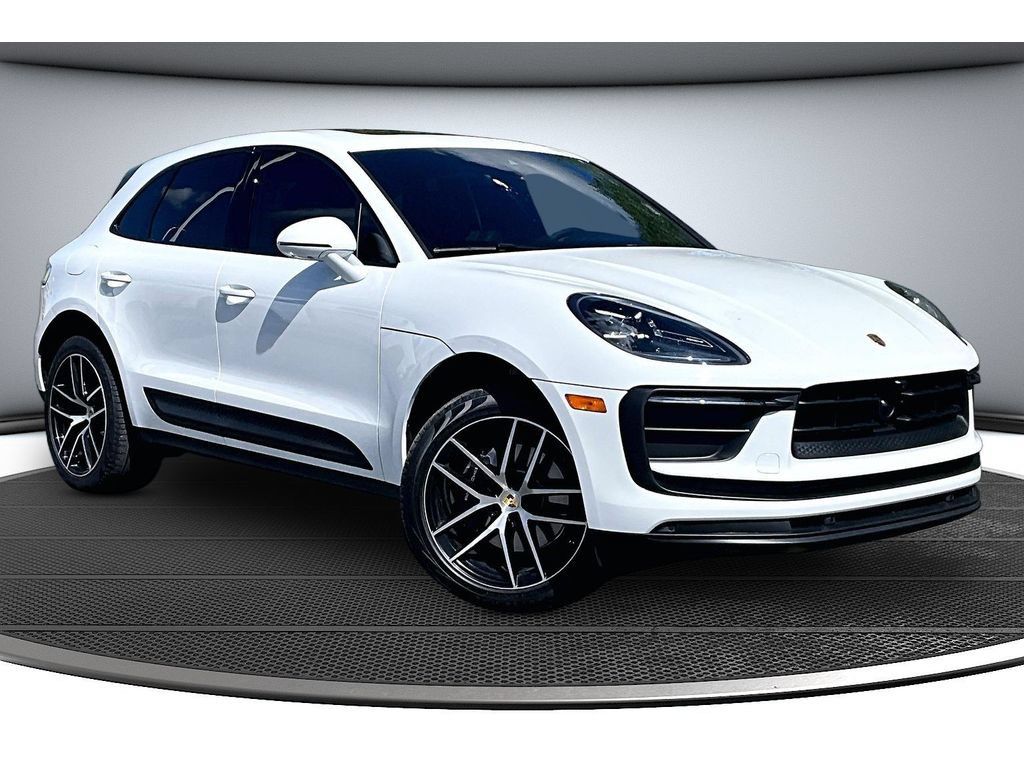 Used 2026 Porsche Macan AWD/4WD image 15