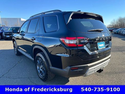 Certified 2025 Honda Pilot TrailSport image 4