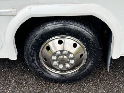 Used 2019 Chevrolet Express 4500 w/ RV Package RWD image 55