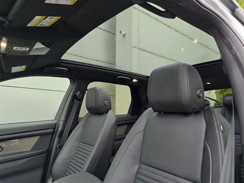 New 2025 Land Rover Discovery Sport Dynamic SE image 23