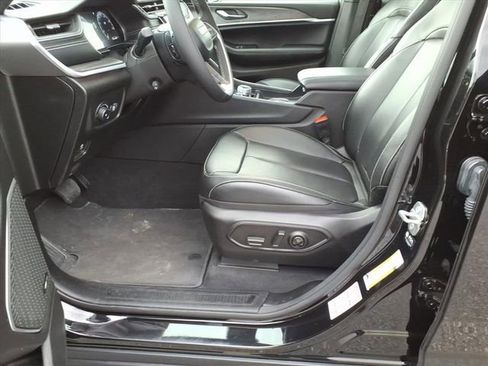 Used 2024 Jeep Grand Cherokee L Limited w/ Luxury Tech Group II image 13