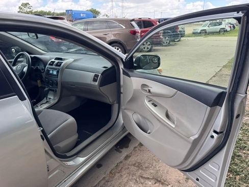 Used 2012 Toyota Corolla LE FWD image 22