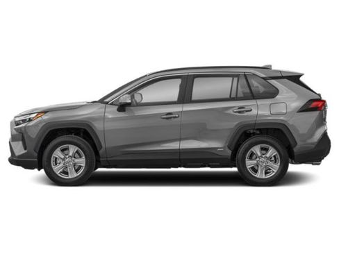 Used 2022 Toyota RAV4 XLE w/ Convenience Package image 3