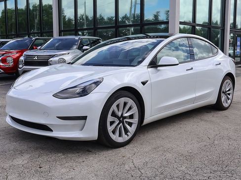 Used 2023 Tesla Model 3 Standard Range RWD image 9