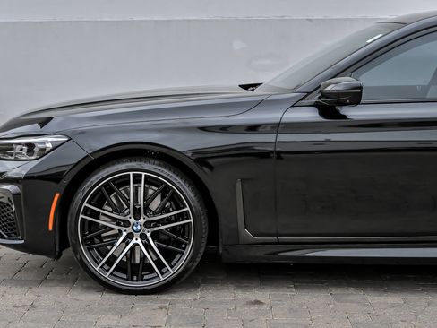Used 2022 BMW 750i xDrive w/ Executive Package AWD/4WD image 9