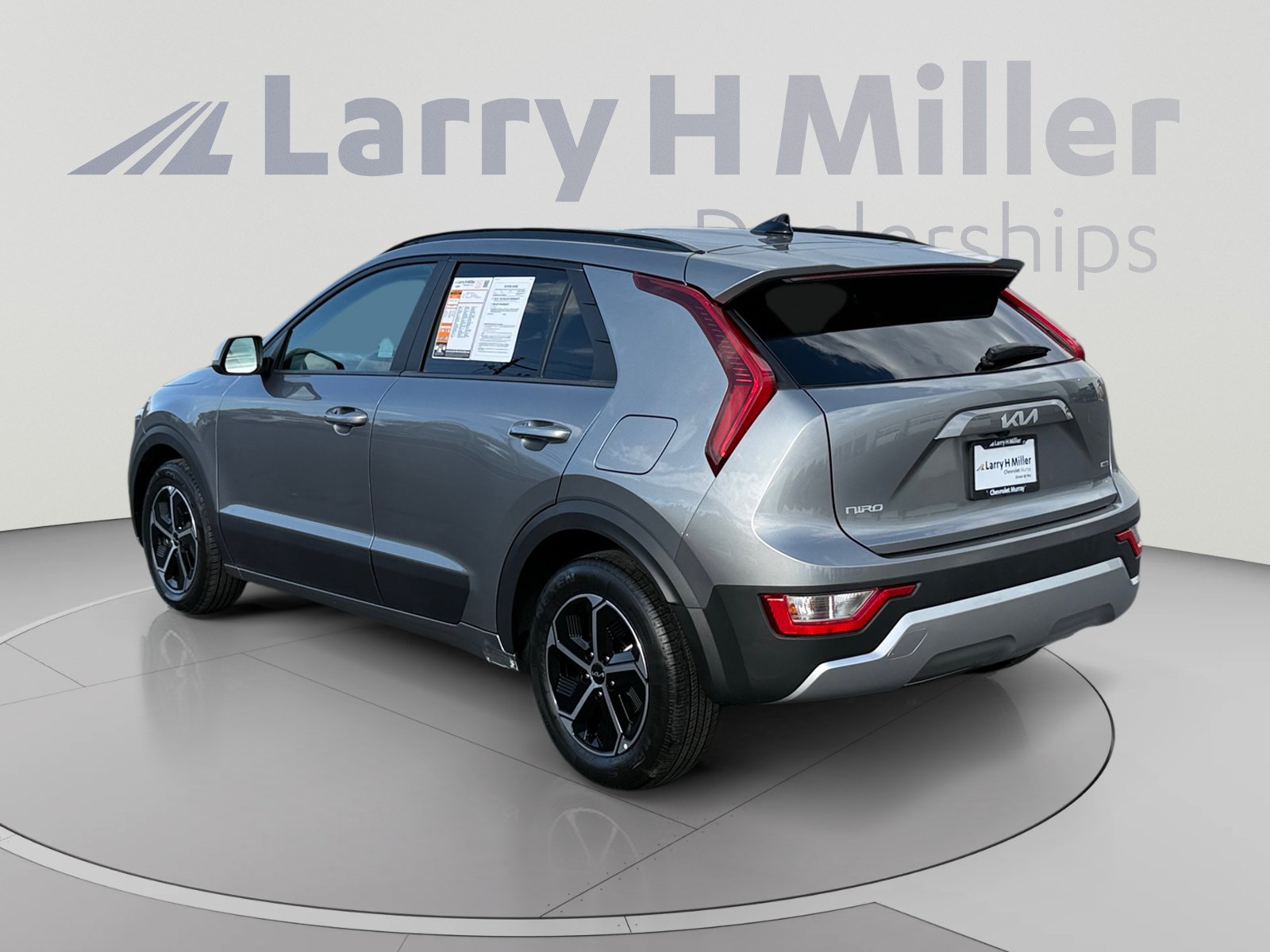 Used 2025 Kia Niro LX FWD image 3