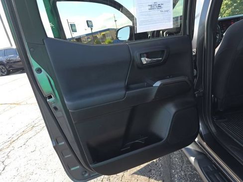 Used 2021 Toyota Tacoma TRD Sport AWD/4WD image 25