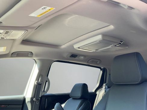 Used 2024 Honda Odyssey Touring image 17