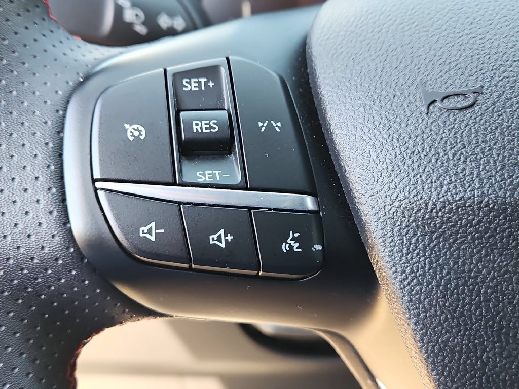 Used 2025 Ford Escape ST-Line FWD image 18