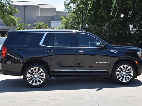 Used 2023 GMC Yukon Denali w/ LPO, Floor Liner Package AWD/4WD image 6