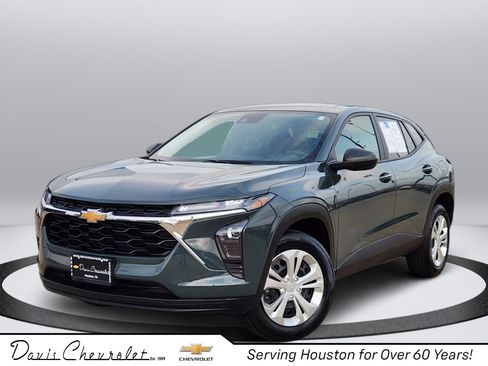 Certified 2025 Chevrolet Trax LS image 1