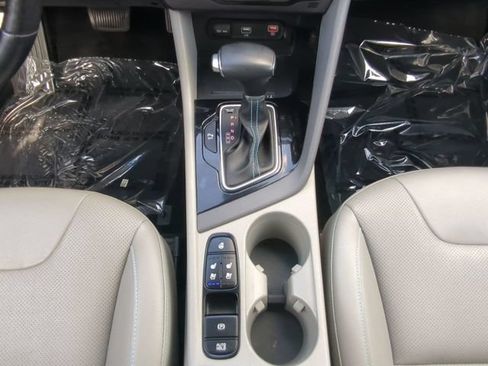 Used 2020 Kia Niro EX Premium FWD image 19