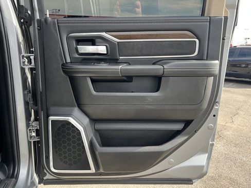 Used 2022 RAM 2500 Laramie w/ Body Color Bumper Group image 31