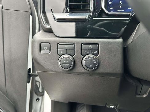 Used 2025 Chevrolet Silverado 1500 LT AWD/4WD image 19