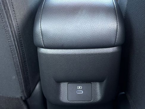 Used 2025 Nissan Versa SV FWD image 22