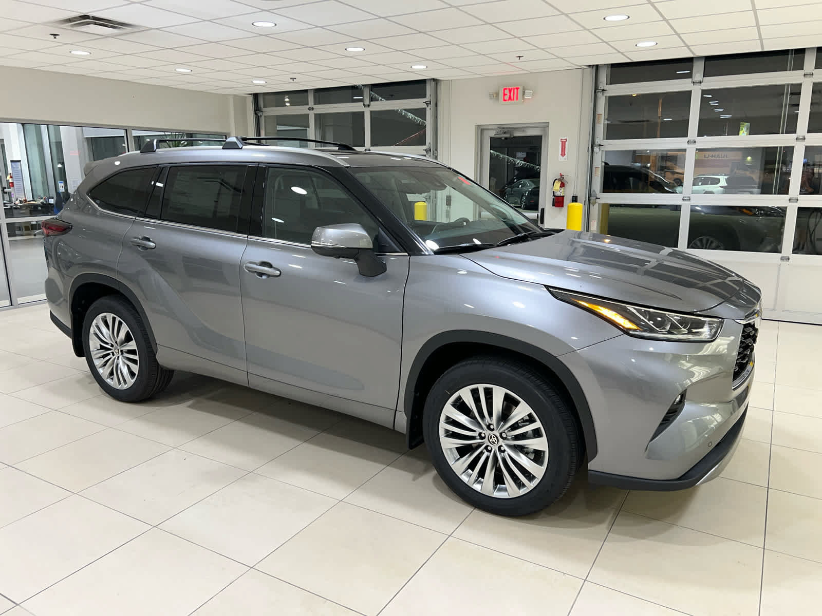New 2026 Toyota Highlander Platinum AWD/4WD image 1