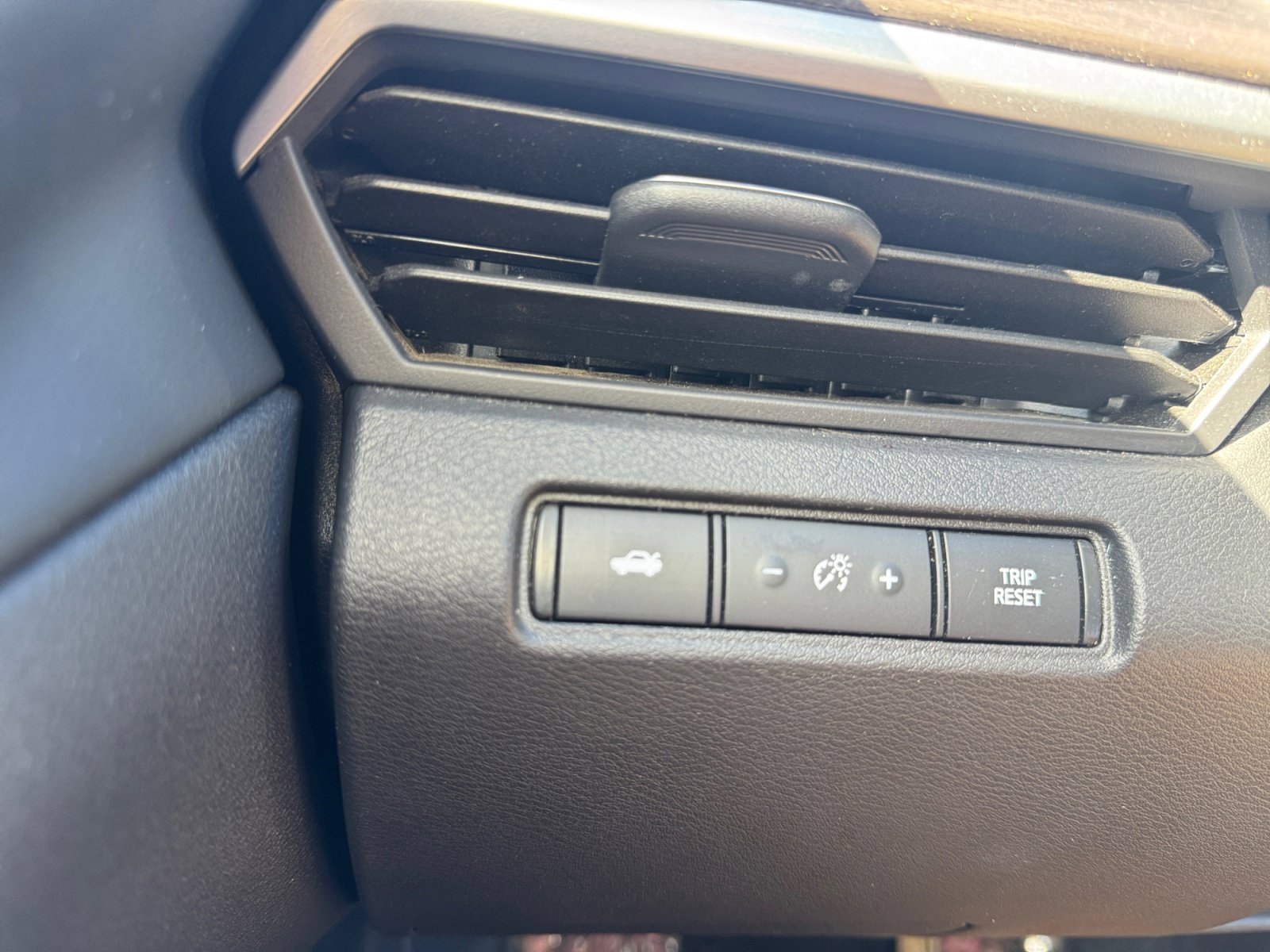 Used 2025 Nissan Altima 2.5 SV FWD image 28