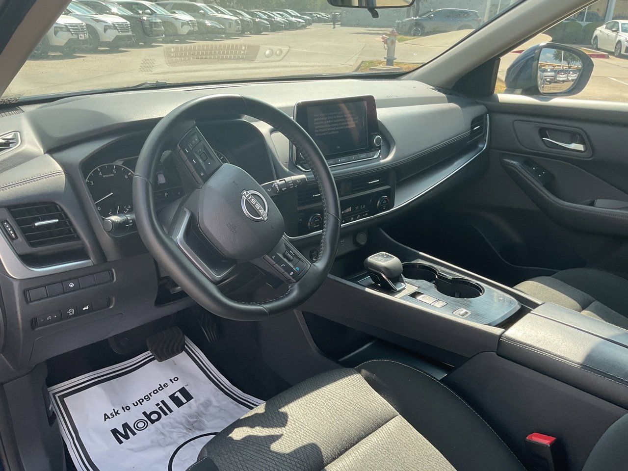 Used 2025 Nissan Rogue SV FWD image 10