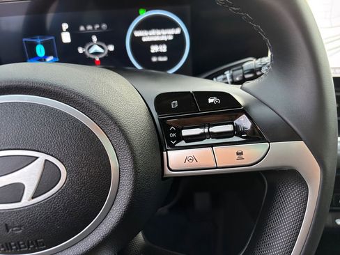 Used 2024 Hyundai Elantra Limited image 19