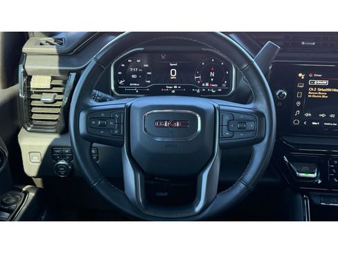 Used 2024 GMC Sierra 2500 AT4 w/ AT4 Preferred Package image 16