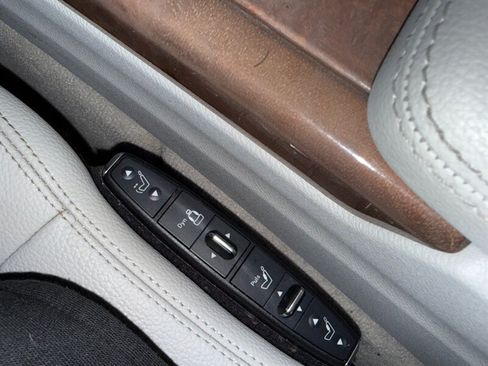 Used 2013 Mercedes-Benz E 350 4MATIC Sedan image 34