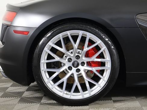 Used 2018 Audi R8 V10 w/ Carbon Exterior Package image 22