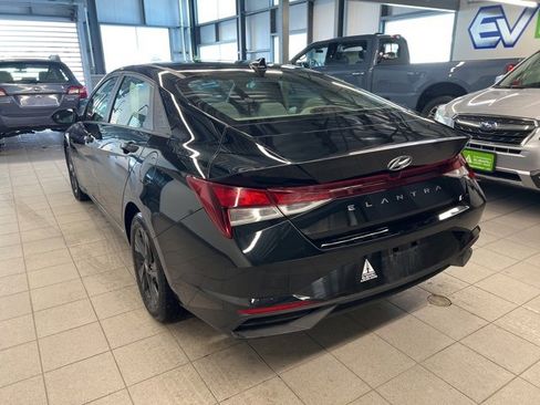 Used 2021 Hyundai Elantra SEL w/ Convenience Package image 5