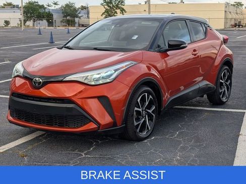 Used 2020 Toyota C-HR XLE FWD image 3