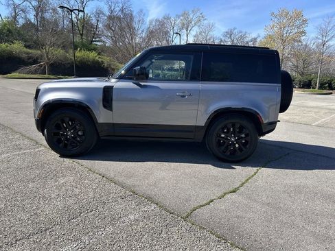 Used 2022 Land Rover Defender 90 X-Dynamic S image 4