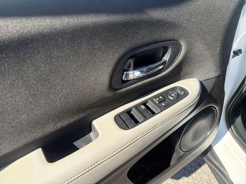 Used 2022 Honda HR-V LX image 15