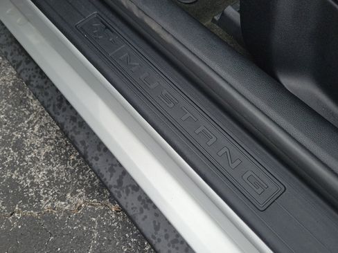 Used 2018 Ford Mustang EcoBoost image 17