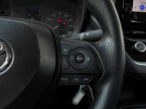 Used 2025 Toyota Corolla LE FWD image 35