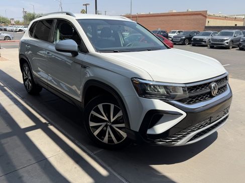 Used 2022 Volkswagen Taos SE AWD/4WD image 6