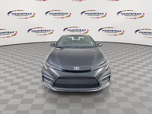 Used 2020 Toyota Corolla SE w/ SE Premium Package FWD image 3