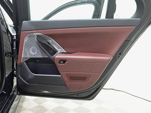 Used 2023 BMW i7 xDrive60 w/ Executive Package 2 image 42