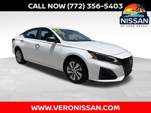 Certified 2025 Nissan Altima 2.5 S FWD image 1
