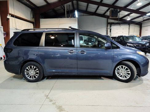 Used 2017 Toyota Sienna FWD image 8