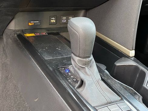 Used 2025 Toyota Camry LE FWD image 10