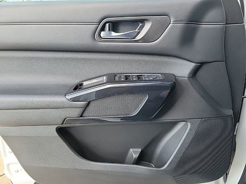 Used 2022 Nissan Pathfinder SV image 33