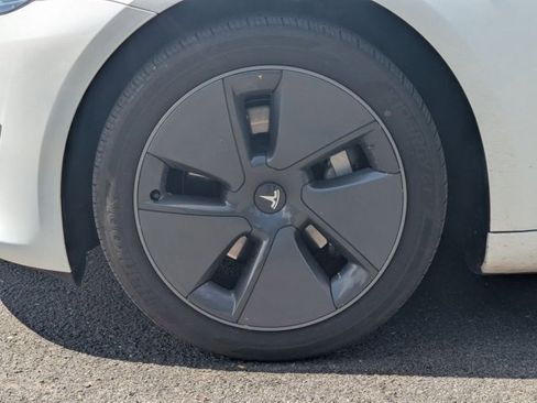 Used 2023 Tesla Model 3 Standard Range image 9