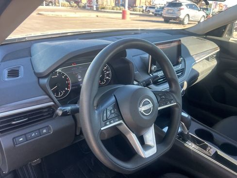 Used 2025 Nissan Altima 2.5 SV image 6