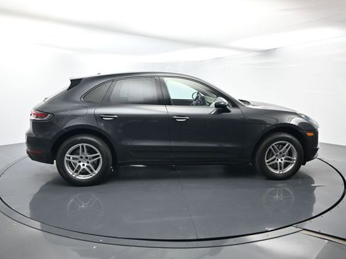 Certified 2021 Porsche Macan image 16