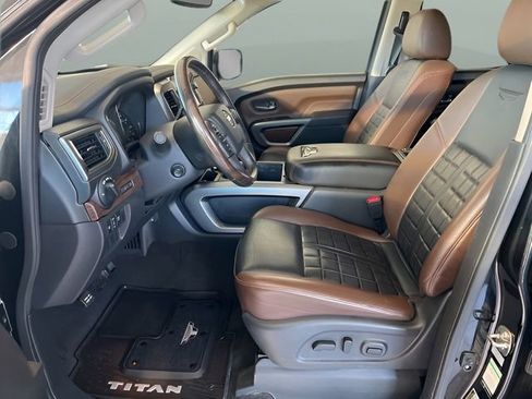 Used 2018 Nissan Titan Platinum Reserve image 9