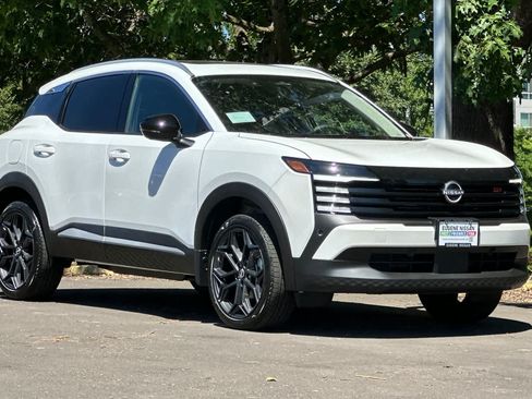 New 2026 Nissan Kicks SR w/ SR Premium Package AWD/4WD image 9