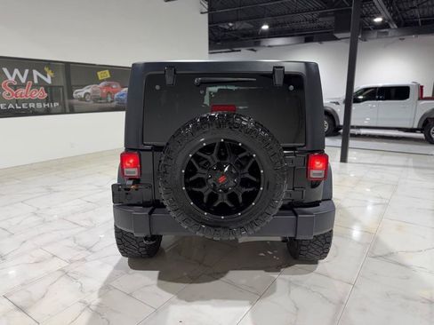 Used 2016 Jeep Wrangler Unlimited Rubicon w/ Connectivity Group AWD/4WD image 9