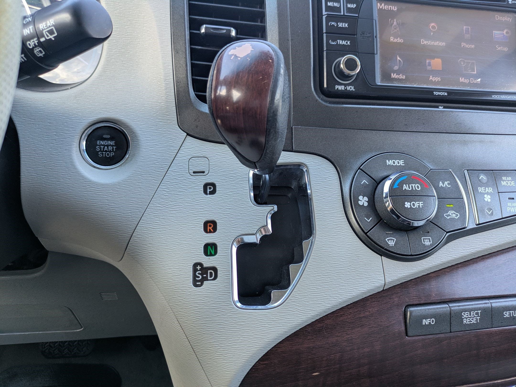 Used 2012 Toyota Sienna XLE w/ Entertainment Pkg FWD image 27