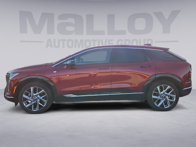 Used 2025 Cadillac Optiq Luxury 1 w/ LPO, Floor Liner Package AWD/4WD image 2