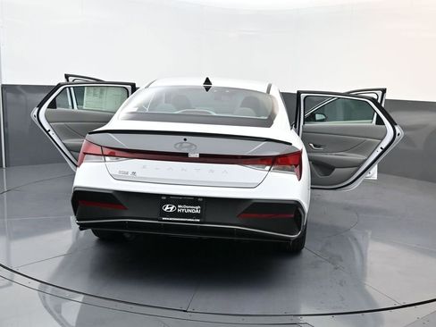 Used 2025 Hyundai Elantra Sport image 29